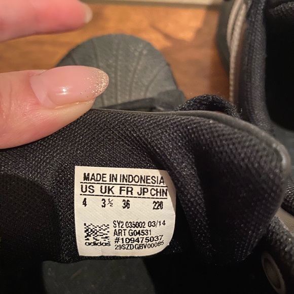 ADIDAS originals - Picture 3 of 4